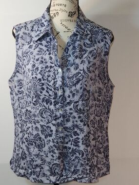 Petite Sophisticate Navy Floral Sleeveless Button-Down Top